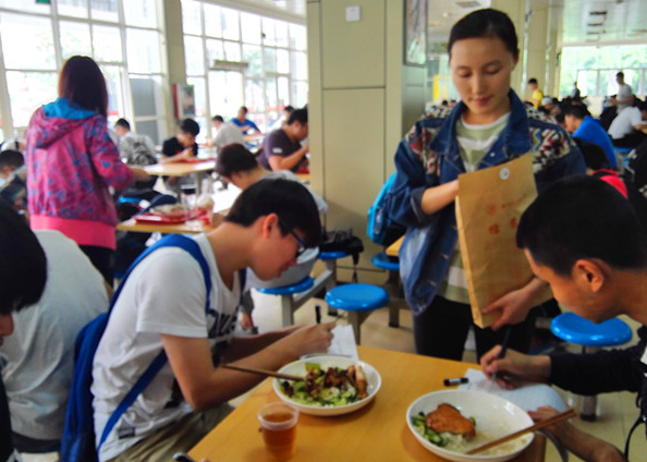 杭电:杭州电子科技大学饮食服务中心组织开展食堂满意度调查